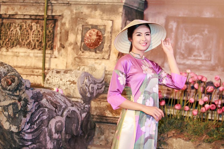 HH Ky Duyen Ngoc Han toa sac voi ao dai hoa sen-Hinh-9